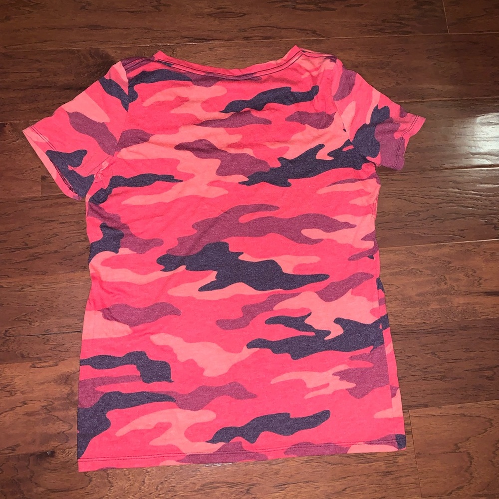 PINK v-neck camo t-shirt - Picture 2 of 4